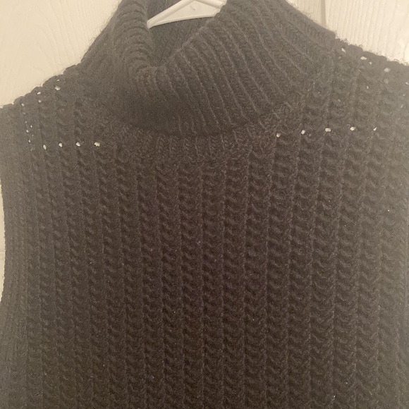 Banana Republic Turtleneck Sweater Vest - Picture 4 of 5
